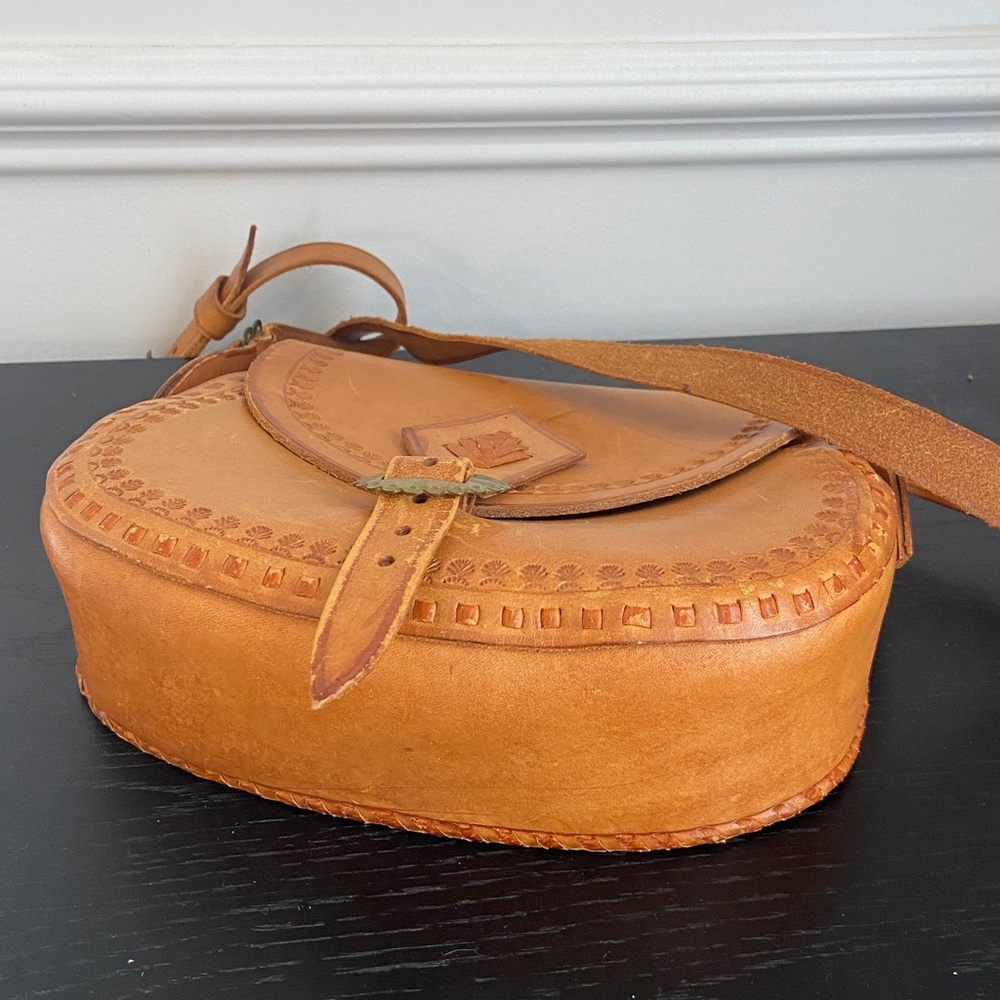 VTG  Hand Tooled Tan Saddle Leather Purse Shoulder Bag - Picture 5 of 7